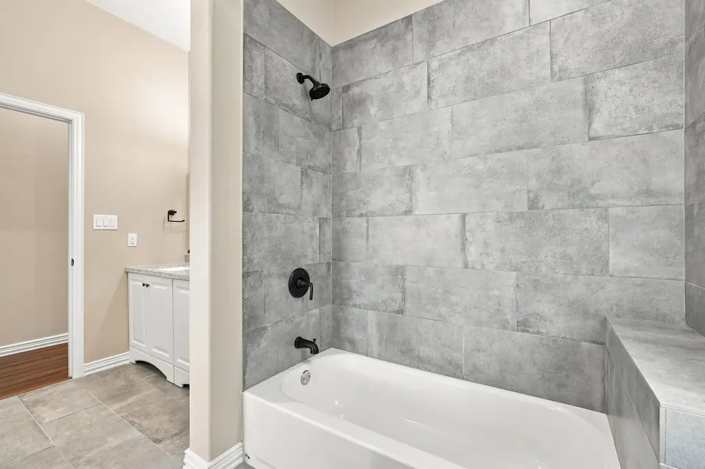 1906 Clearview Drive Ennis TX 75119