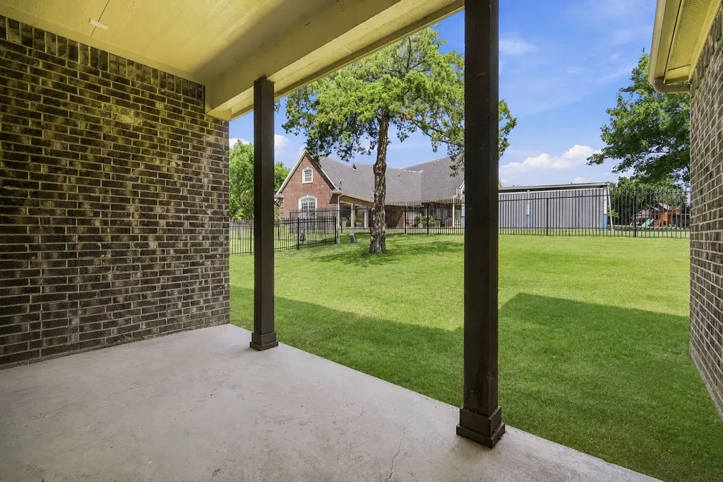 1906 Clearview Drive Ennis TX 75119