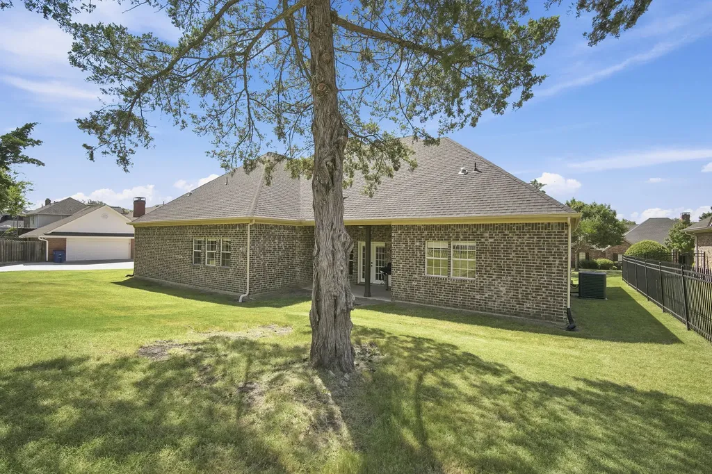 1906 Clearview Drive Ennis TX 75119