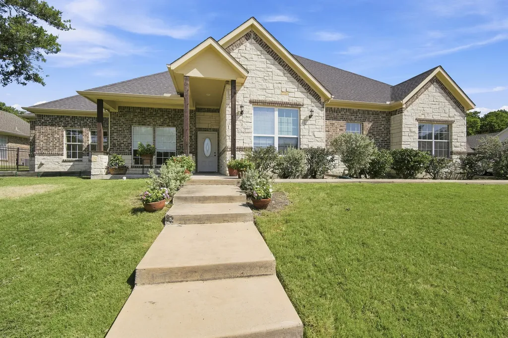 1906 Clearview Drive Ennis TX 75119