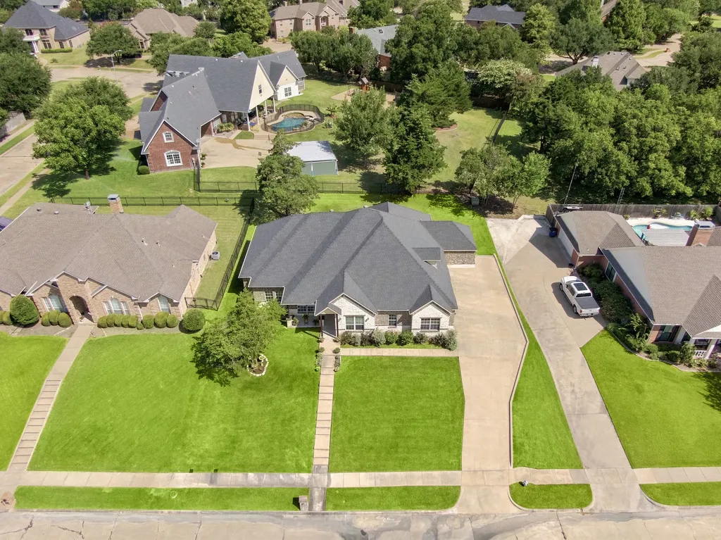 1906 Clearview Drive Ennis TX 75119