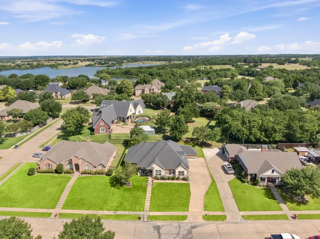 1906 Clearview Drive Ennis TX 75119