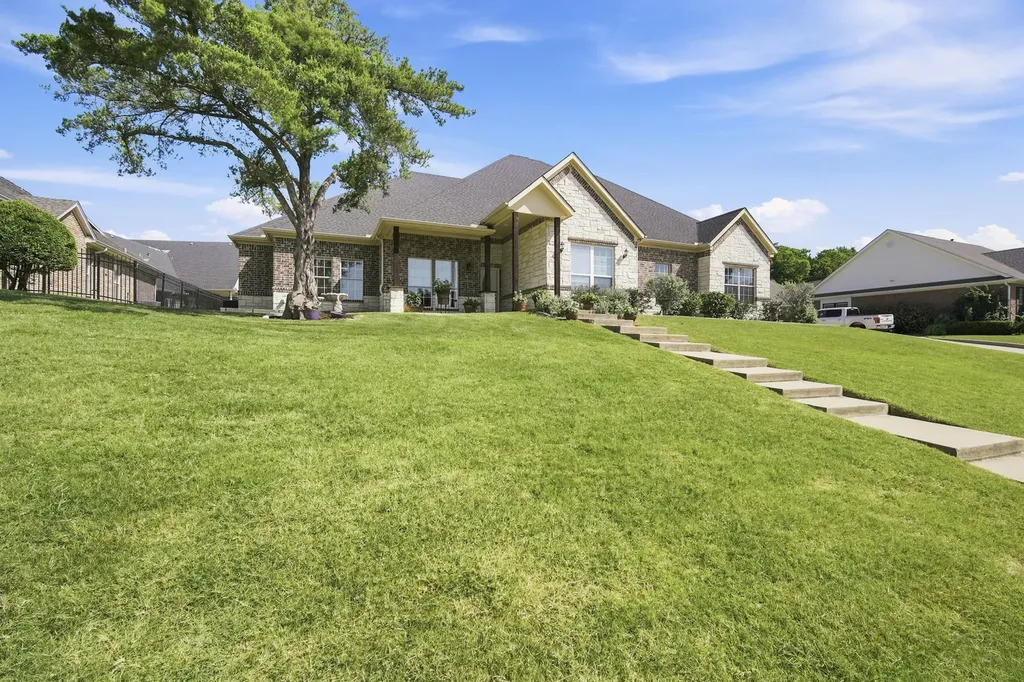 1906 Clearview Drive Ennis TX 75119
