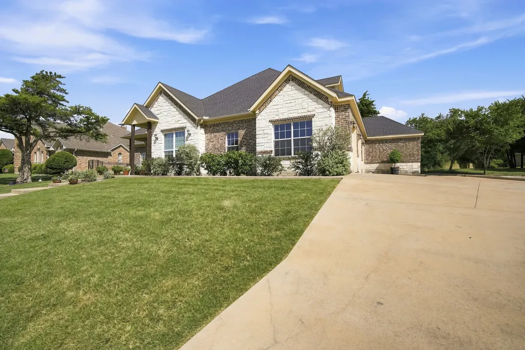 1906 Clearview Drive Ennis TX 75119