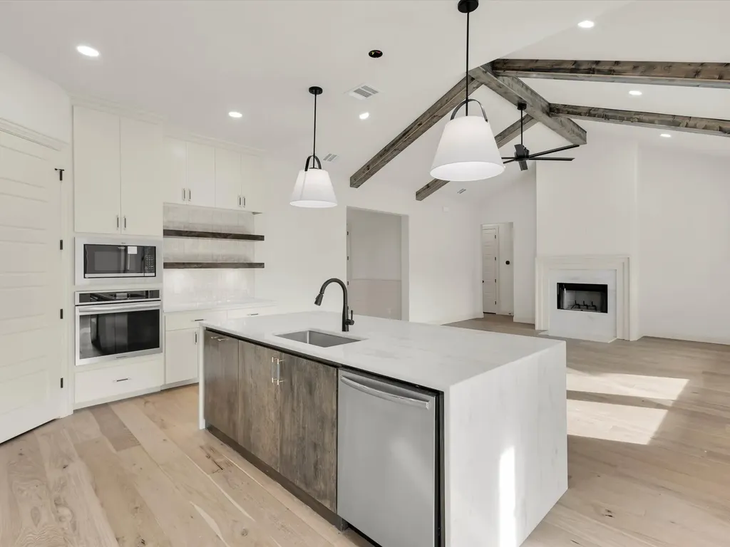 1013 Silver Sage Weatherford TX 76085