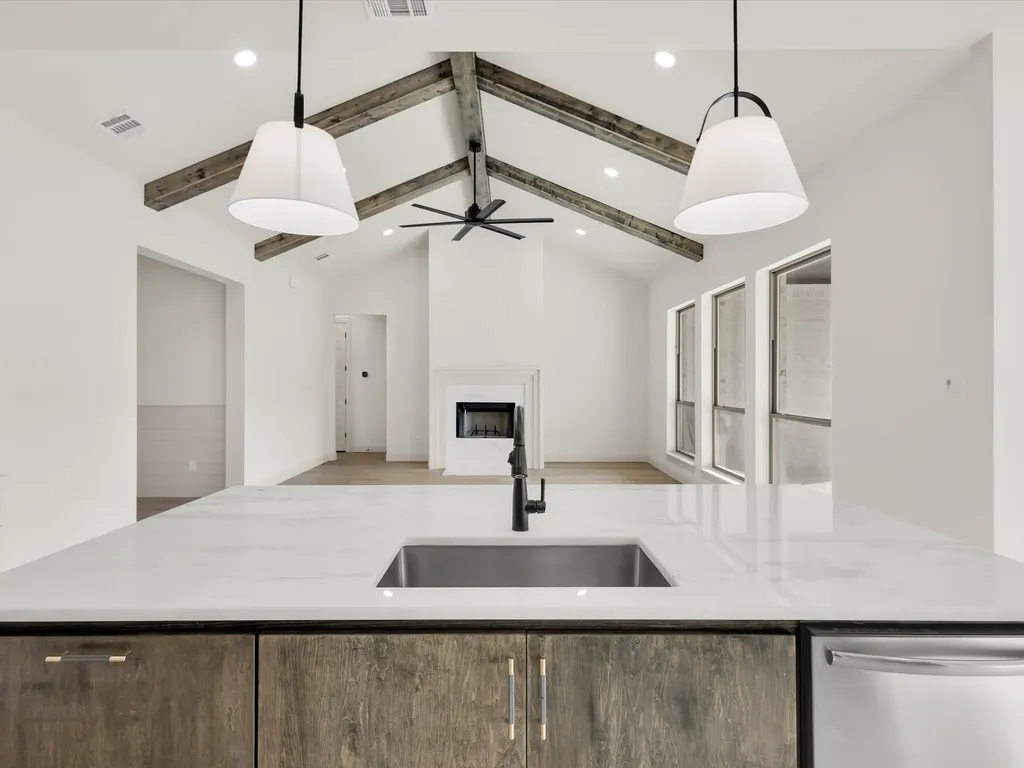 1013 Silver Sage Weatherford TX 76085