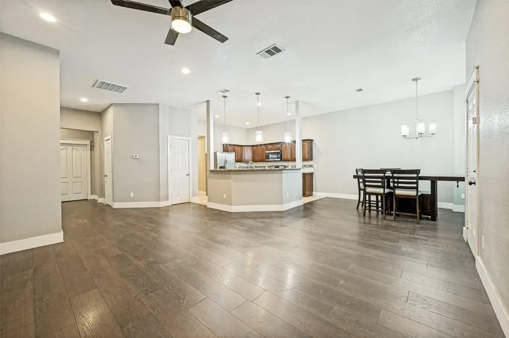 2733 Carpenter Avenue Dallas TX 75215