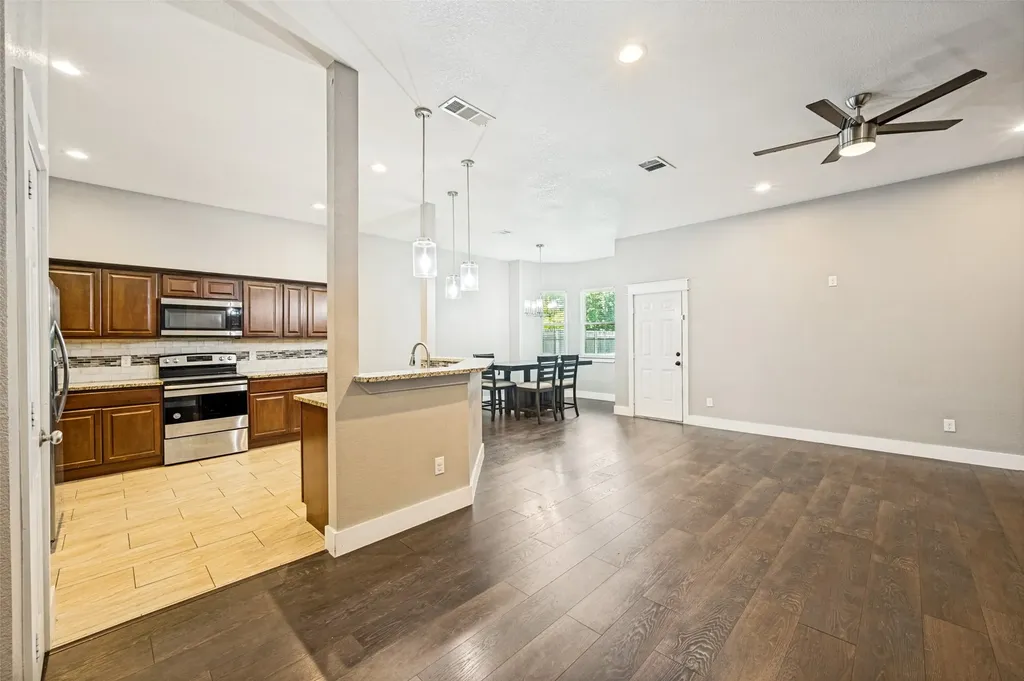 2733 Carpenter Avenue Dallas TX 75215