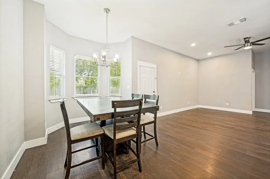 2733 Carpenter Avenue Dallas TX 75215