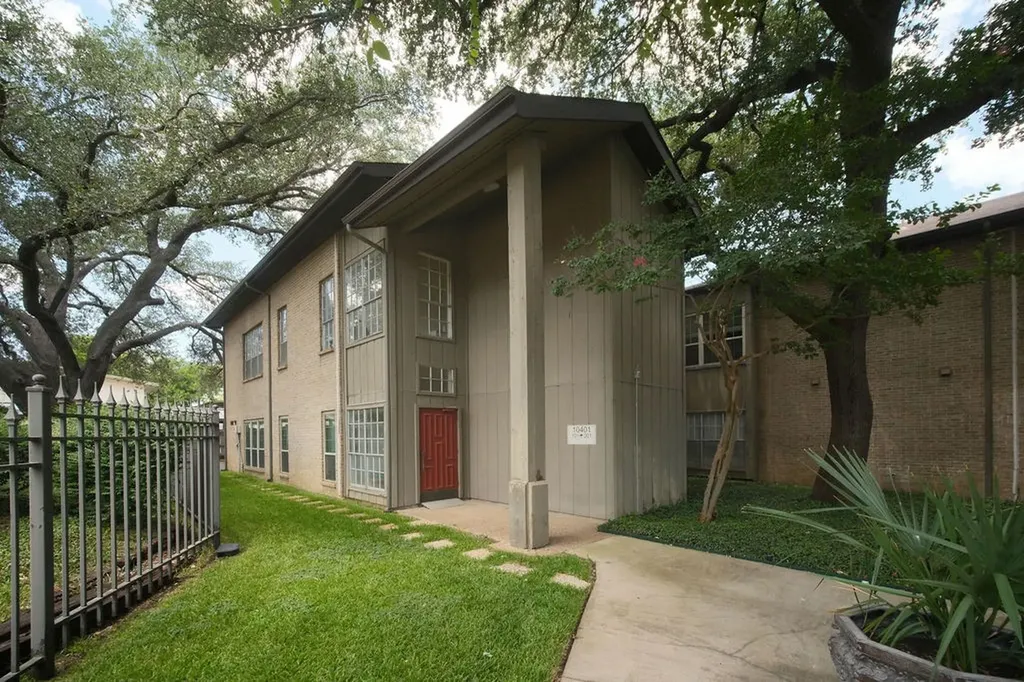 10401 High Hollows Drive Dallas TX 75230
