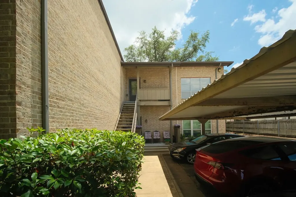 10401 High Hollows Drive Dallas TX 75230