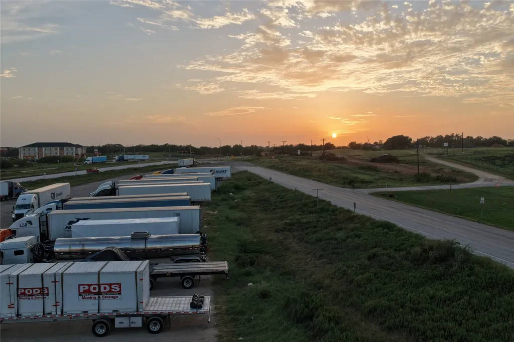 00 Highway 90 Luling TX 78648