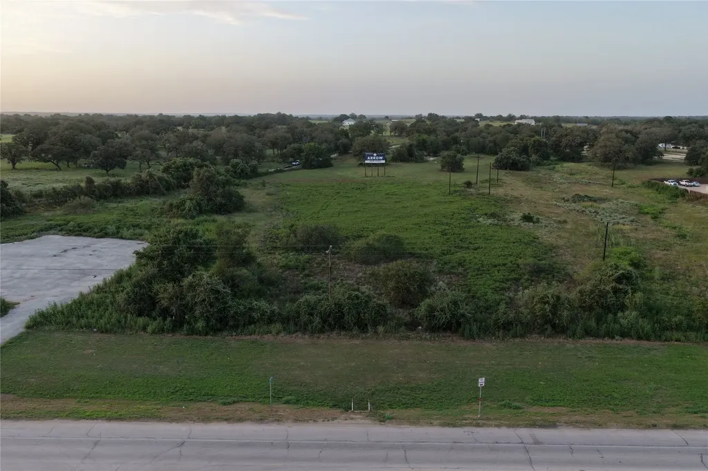 00 Highway 90 Luling TX 78648