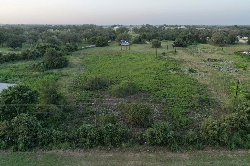 00 Highway 90 Luling TX 78648