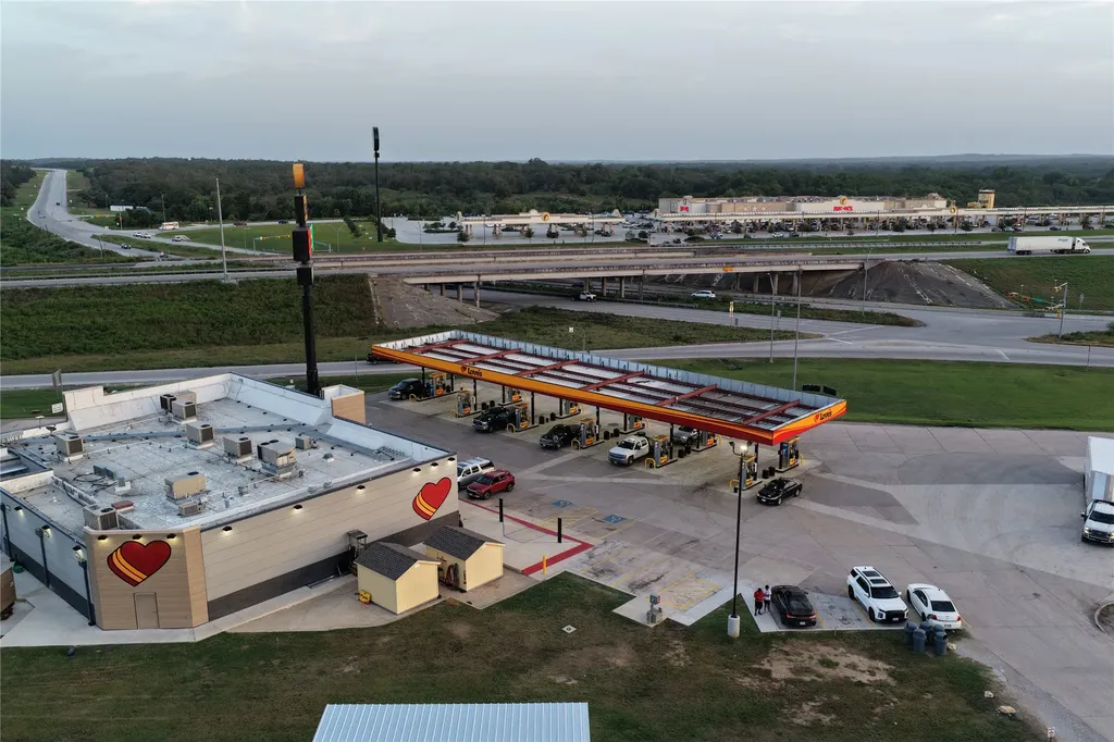 00 Highway 90 Luling TX 78648