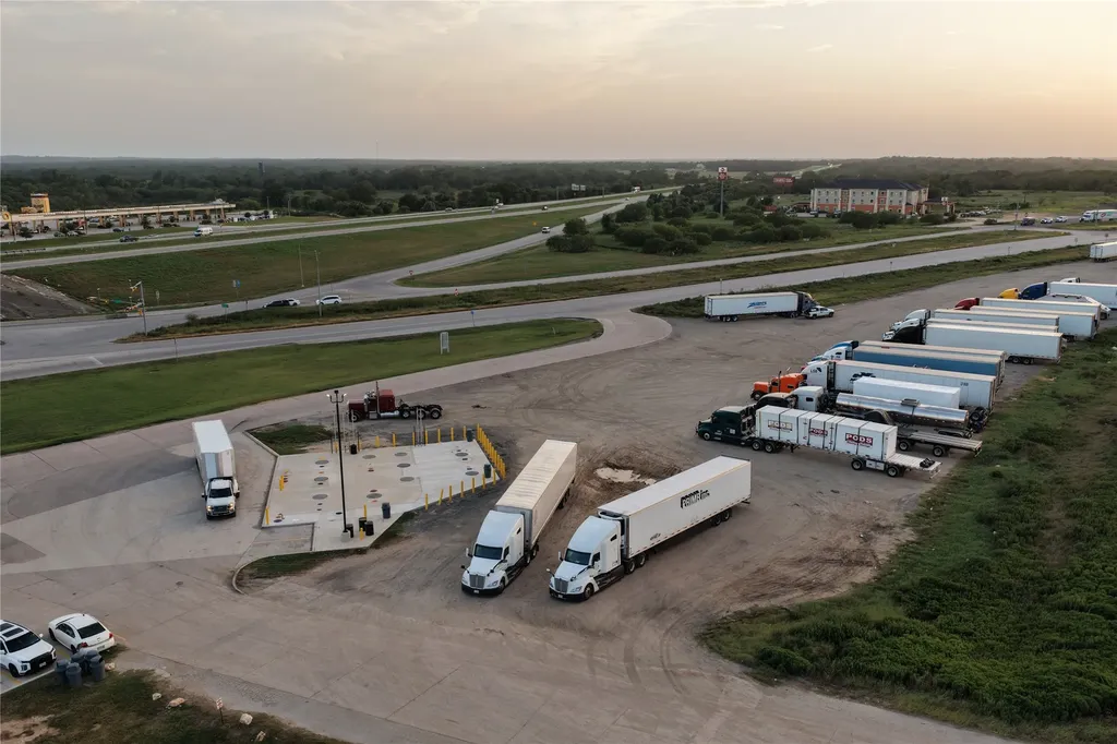 00 Highway 90 Luling TX 78648
