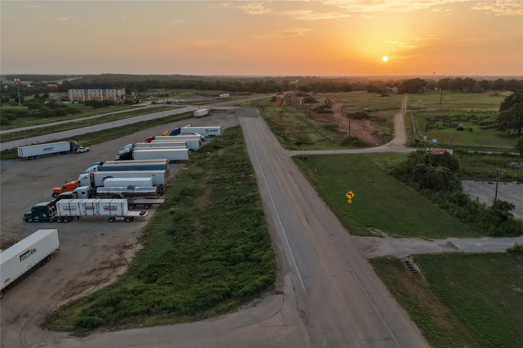 00 Highway 90 Luling TX 78648