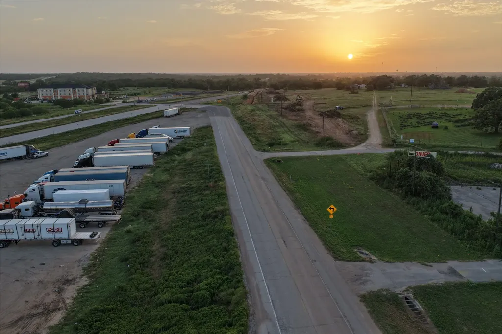 00 Highway 90 Luling TX 78648