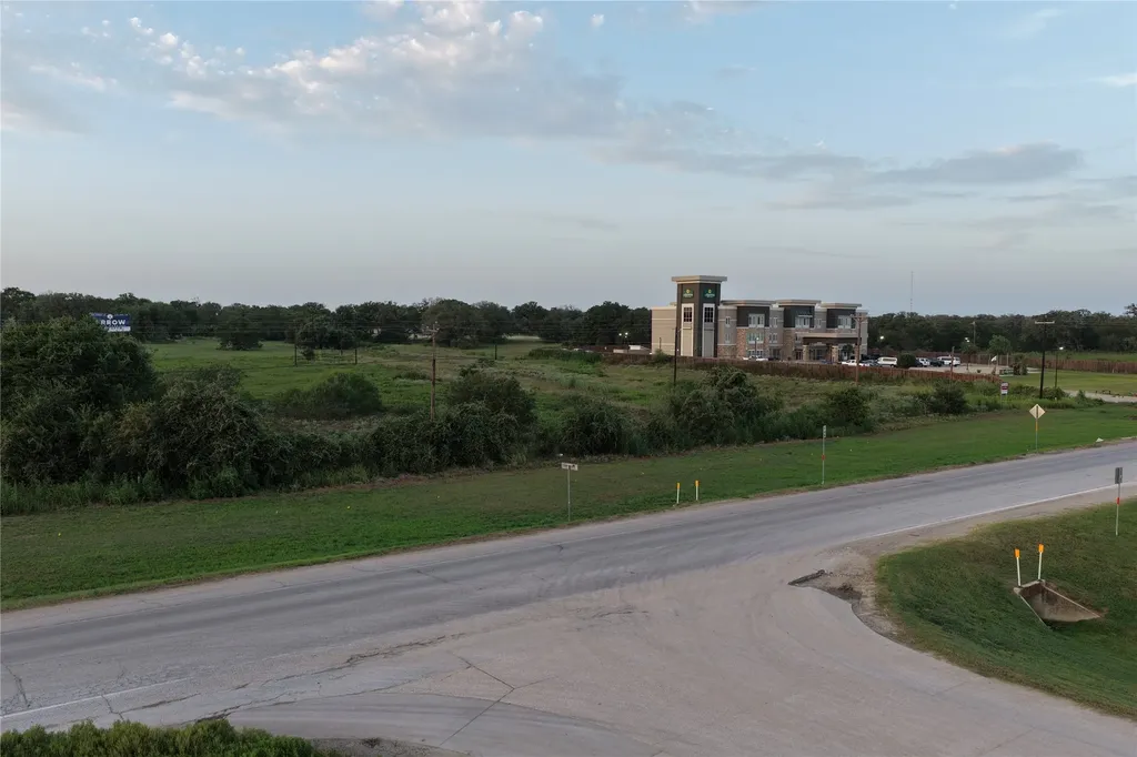 00 Highway 90 Luling TX 78648
