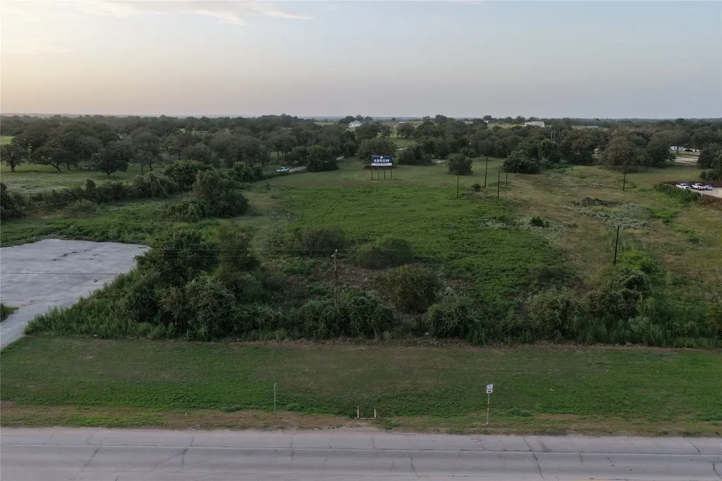 00 Highway 90 Luling TX 78648