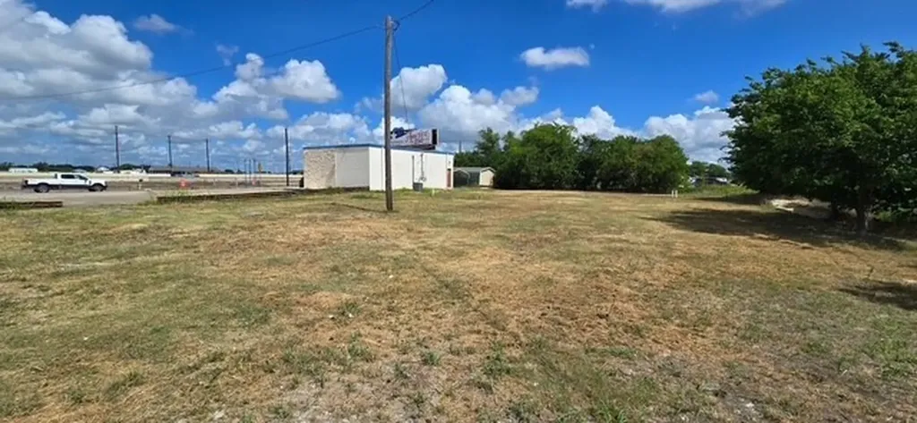 1404 N Stemmons Freeway Sanger TX 76266