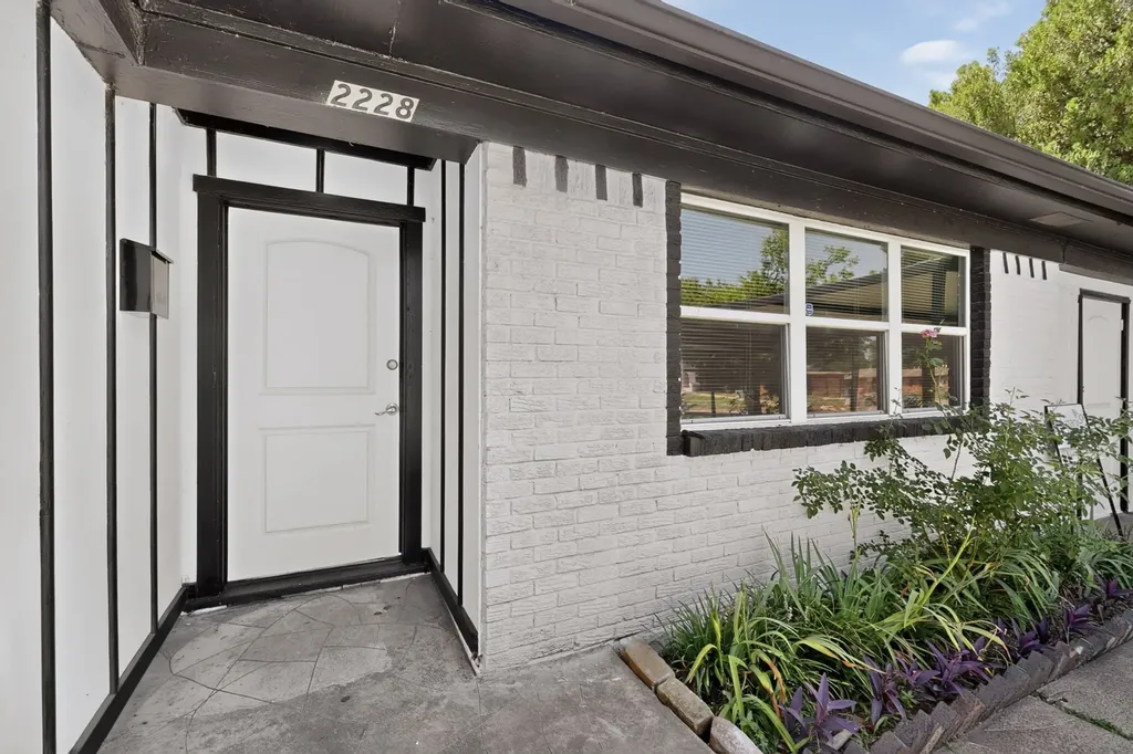 2228 52nd Street Dallas TX 75216