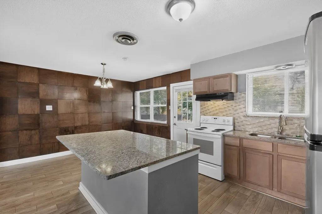 2228 52nd Street Dallas TX 75216