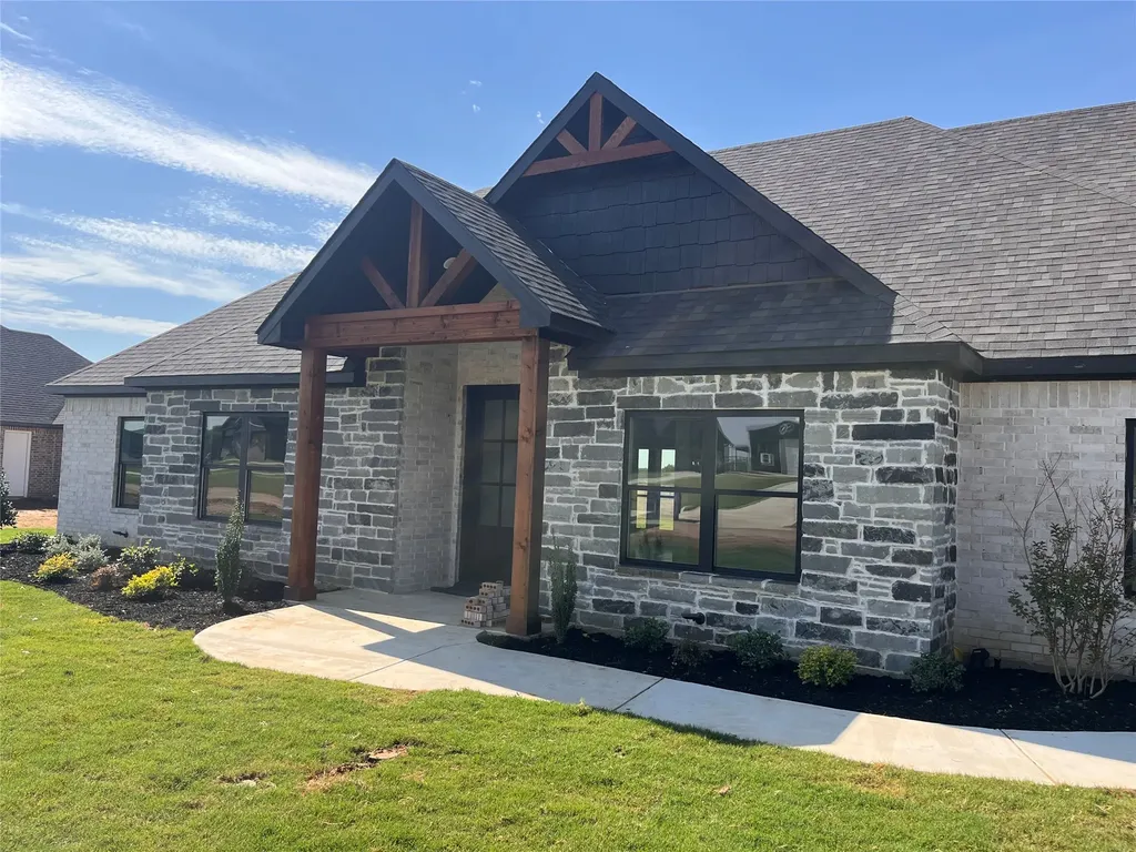 1404 Dixie Estates Way Whitesboro TX 76273