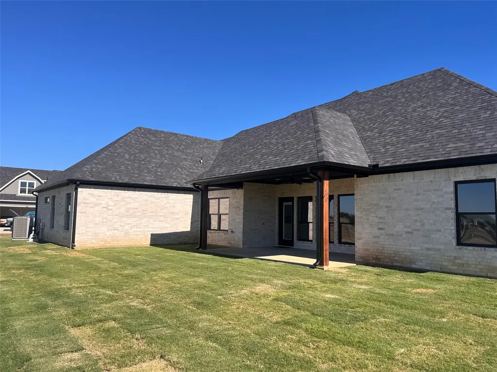 1404 Dixie Estates Way Whitesboro TX 76273