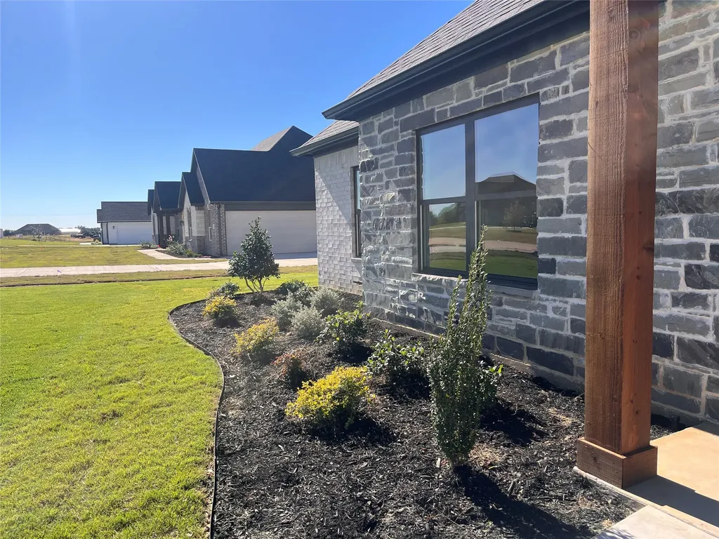1404 Dixie Estates Way Whitesboro TX 76273