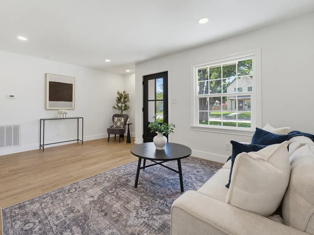 5852 Lyle Street Westworth Village TX 76114