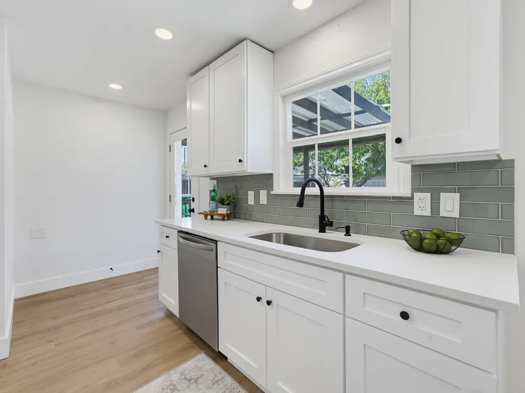 5852 Lyle Street Westworth Village TX 76114