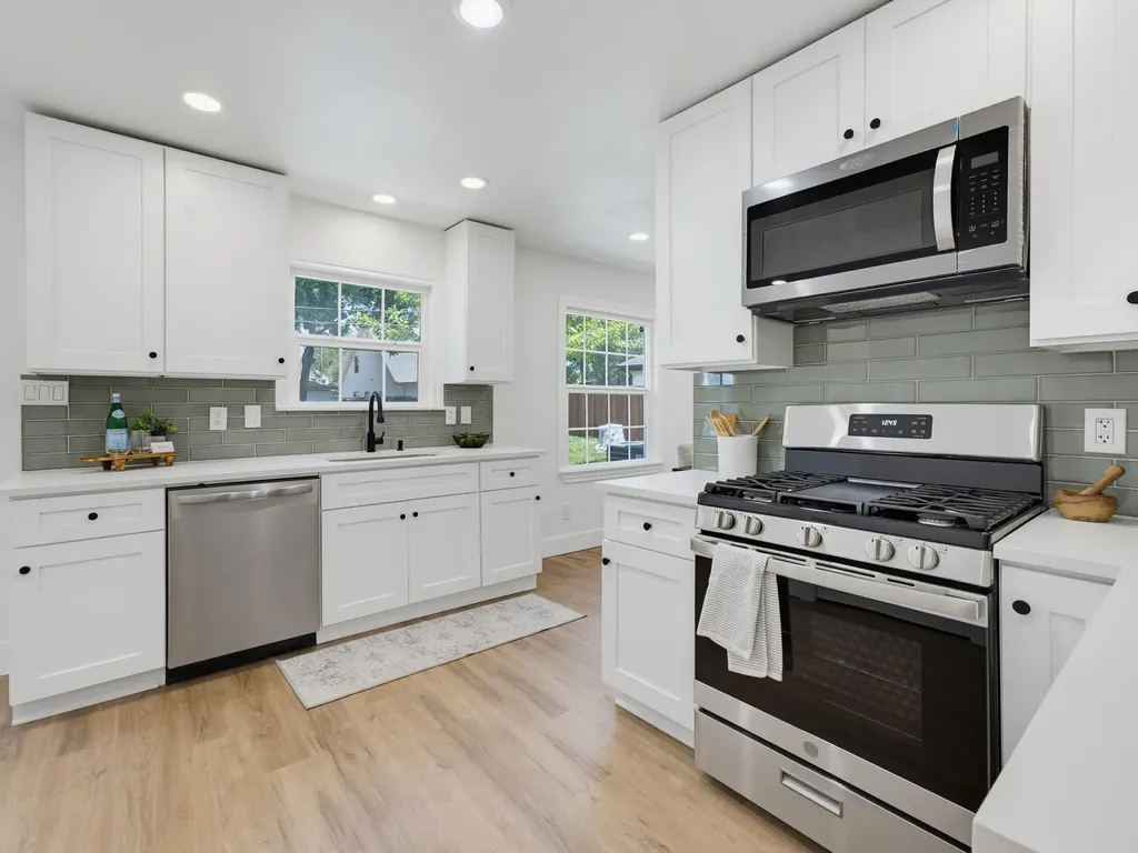 5852 Lyle Street Westworth Village TX 76114
