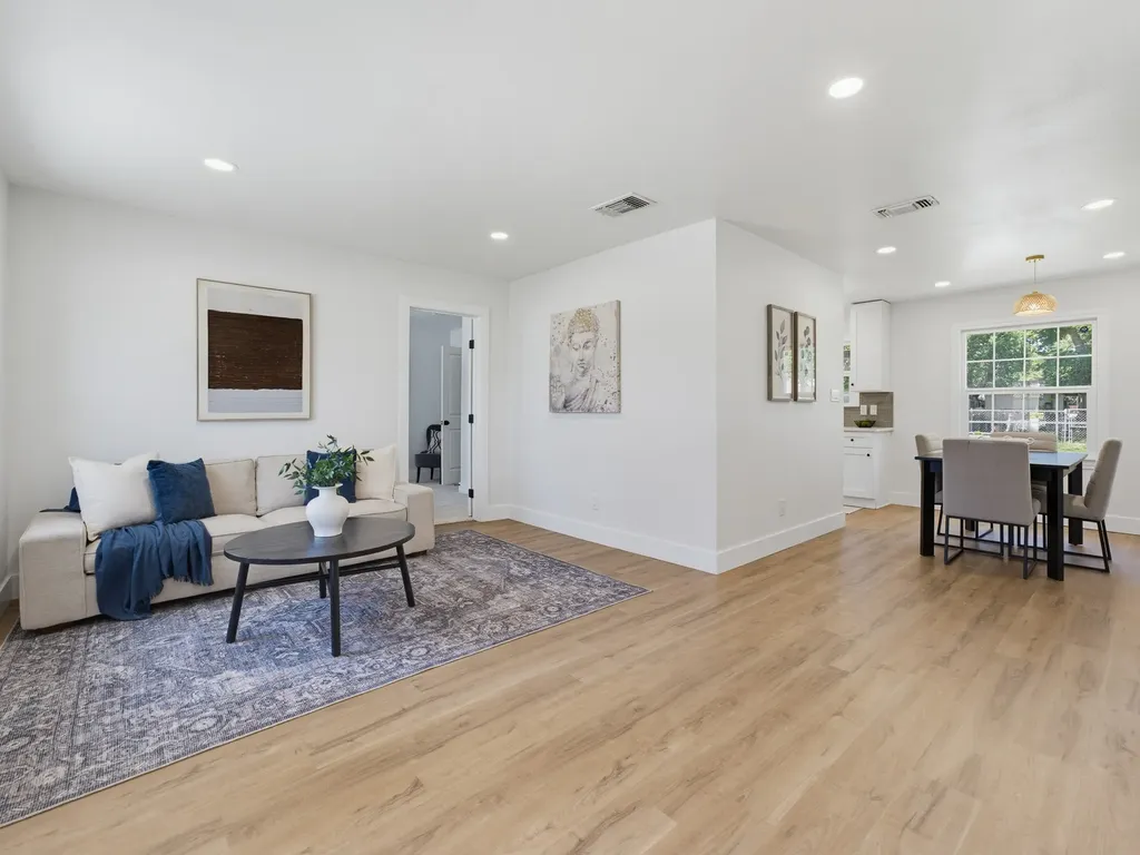 5852 Lyle Street Westworth Village TX 76114