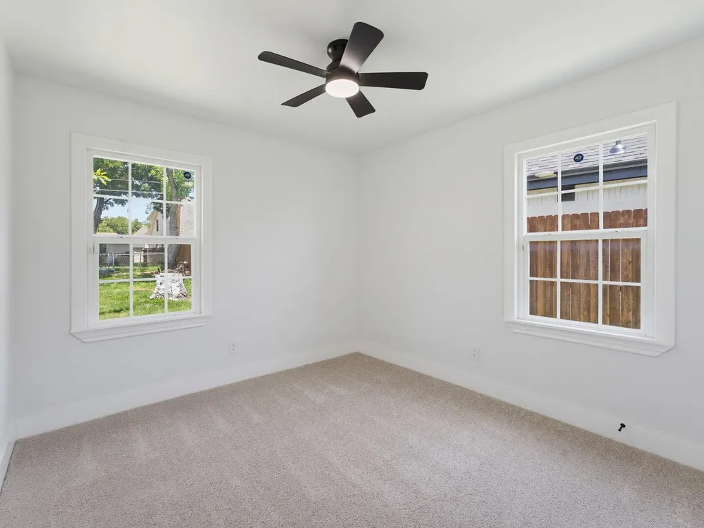 5852 Lyle Street Westworth Village TX 76114