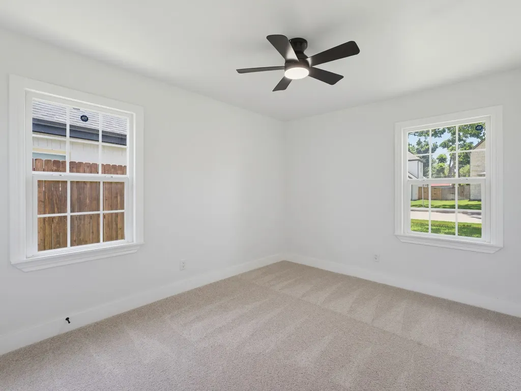 5852 Lyle Street Westworth Village TX 76114