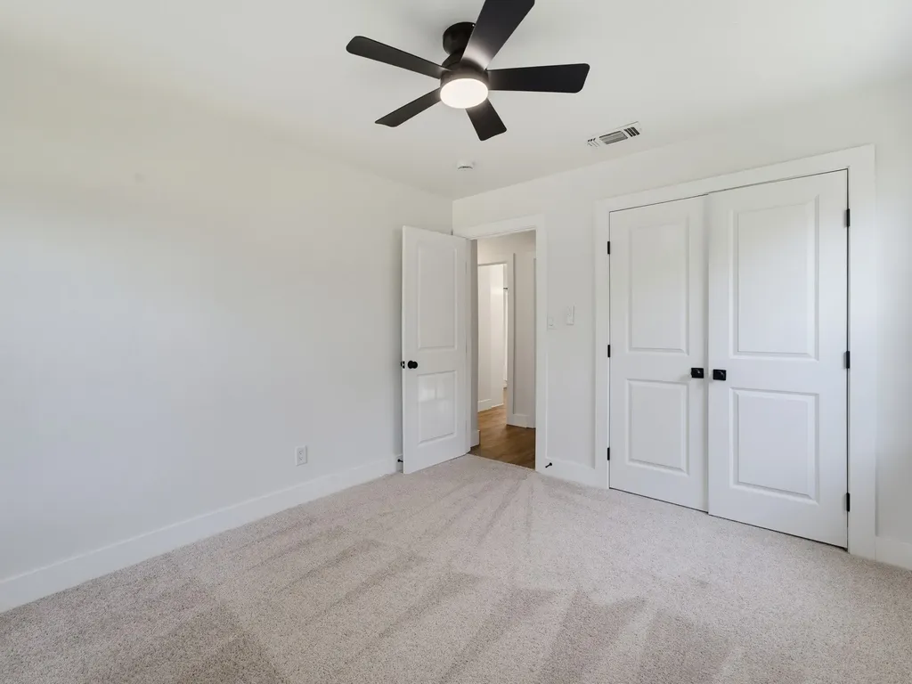 5852 Lyle Street Westworth Village TX 76114