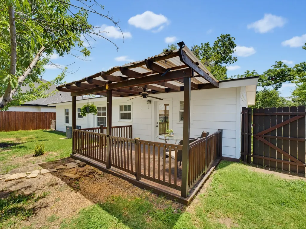 5852 Lyle Street Westworth Village TX 76114