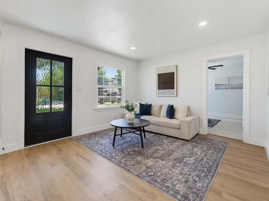 5852 Lyle Street Westworth Village TX 76114