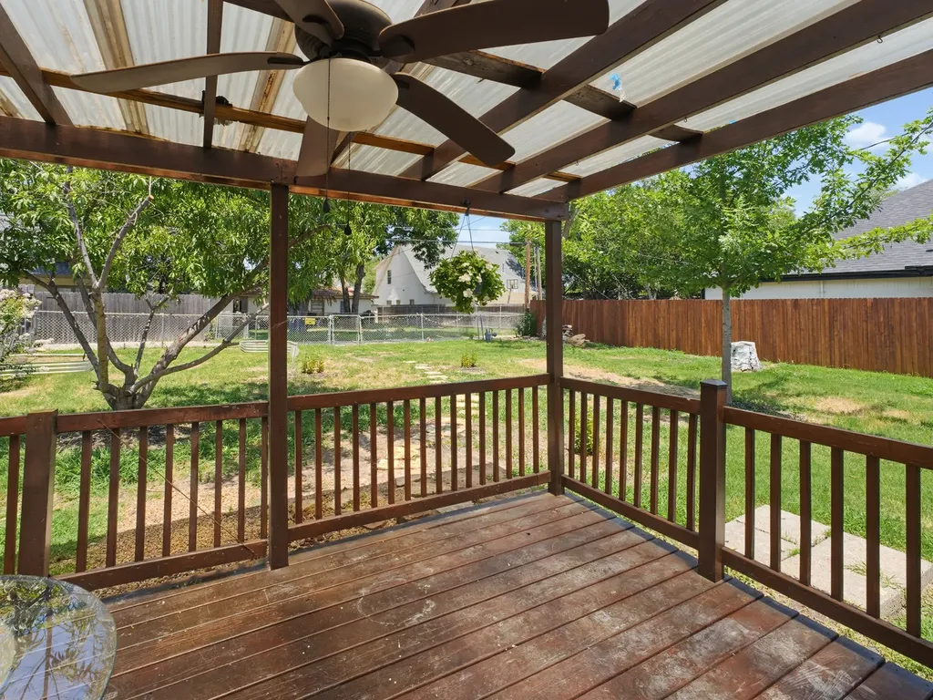 5852 Lyle Street Westworth Village TX 76114