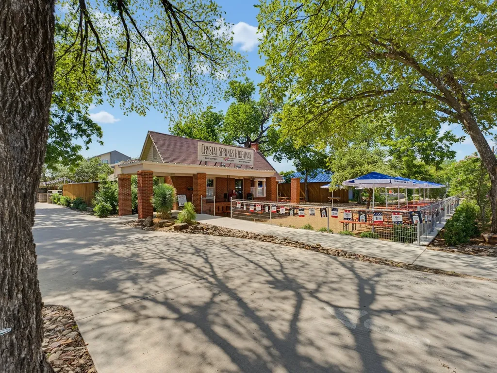 5852 Lyle Street Westworth Village TX 76114