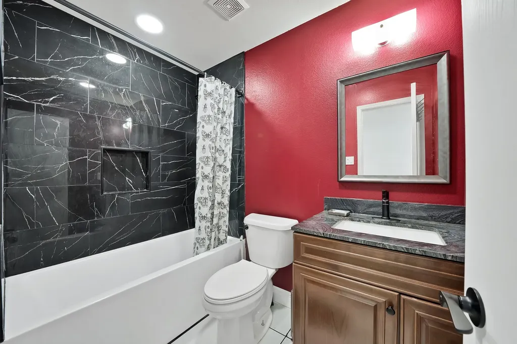 1015 Crow Court Dallas TX 75051