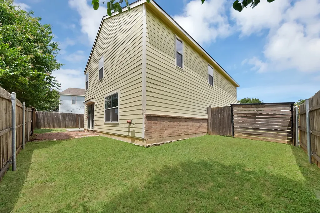 1015 Crow Court Dallas TX 75051