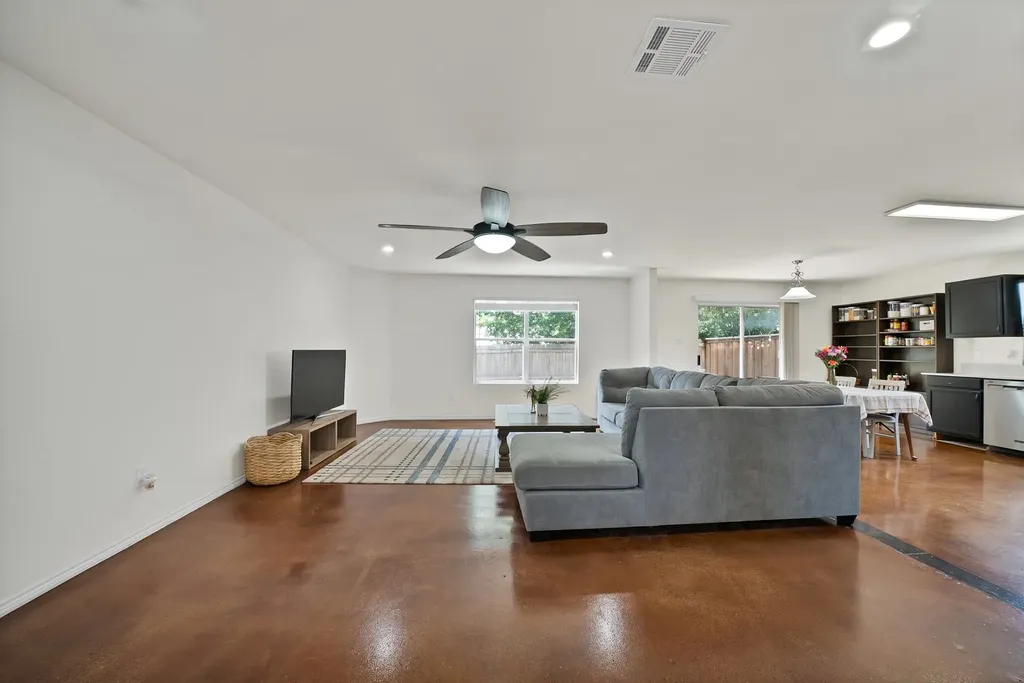 1015 Crow Court Dallas TX 75051