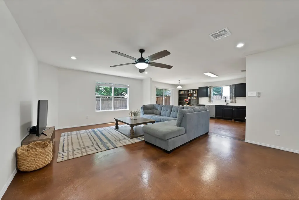 1015 Crow Court Dallas TX 75051