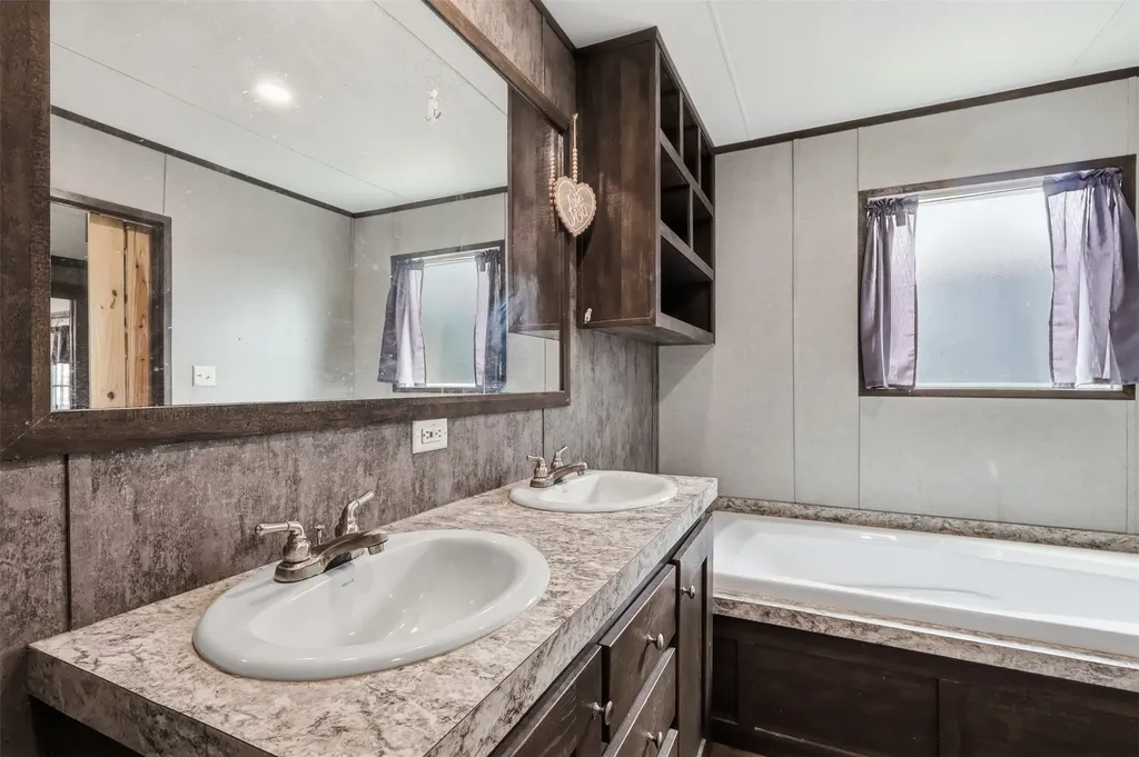 611 E Cr 4103 New Boston TX 75570