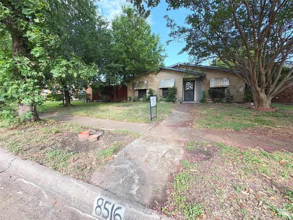 8516 Londonderry Lane Dallas TX 75228