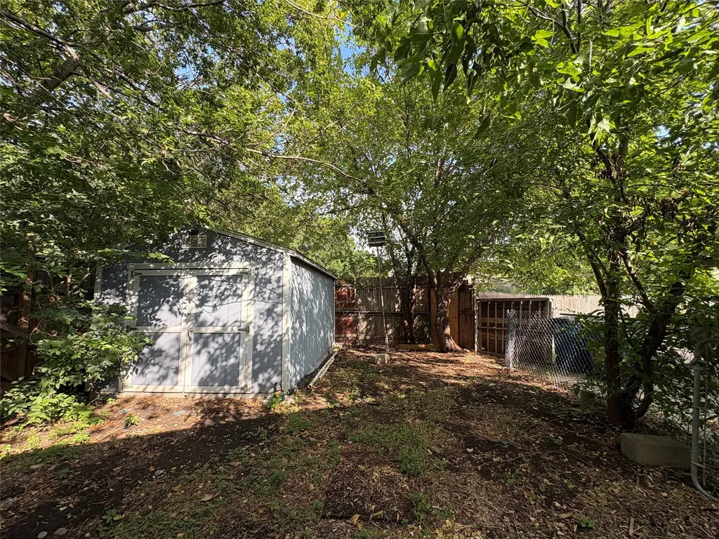 8516 Londonderry Lane Dallas TX 75228