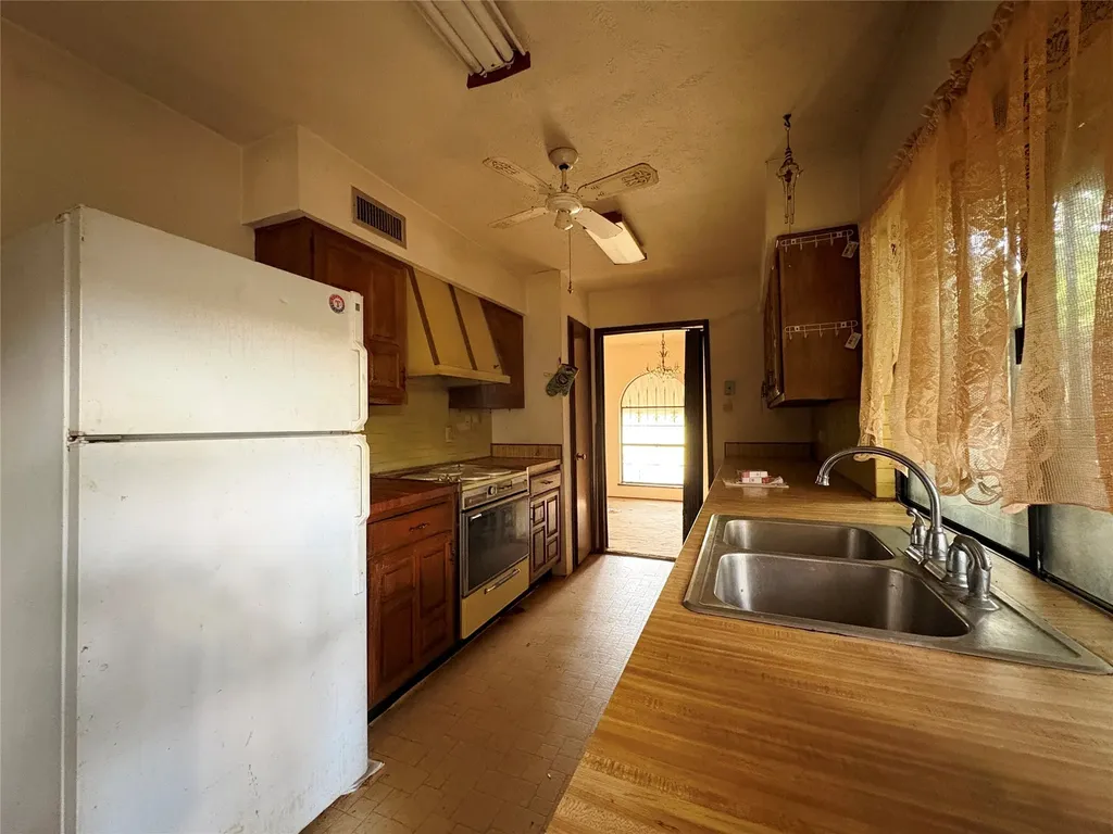8516 Londonderry Lane Dallas TX 75228