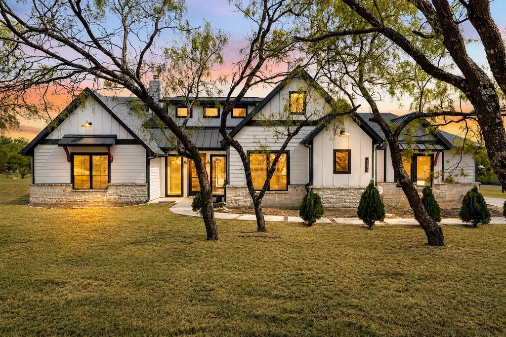3217 Bairds Lane Burleson TX 76028